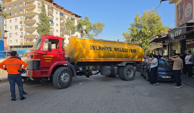 Sürücüsü inince hareket eden tanker 3 araca çarptı