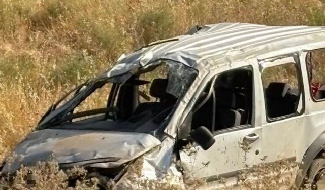 Hafif ticari araç takla attı: 1 yaralı