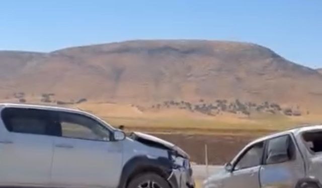 İki aracın çarpıştığı kazada maddi hasar oluştu
