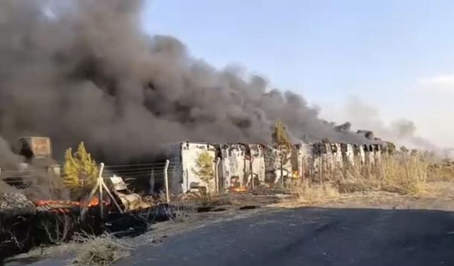 Hurda Araç Alanında Korkutan Yangın! Ekipler Alevleri Büyümeden Söndürdü