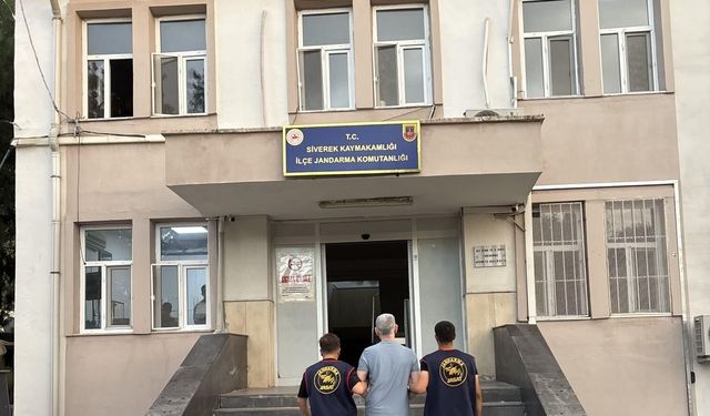 Uzun süreli hapis cezasıyla aranan şahıs yakayı ele verdi