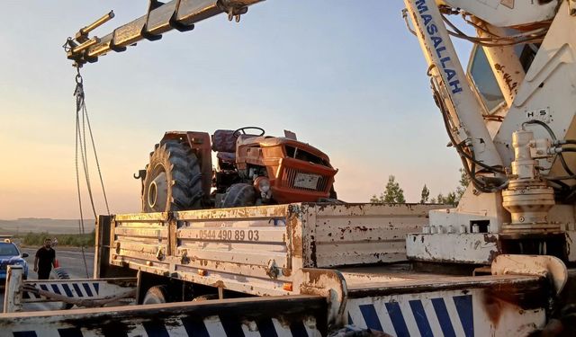 Fıstık yüklü traktör şarampole devrildi: Sürücü ağır yaralandı
