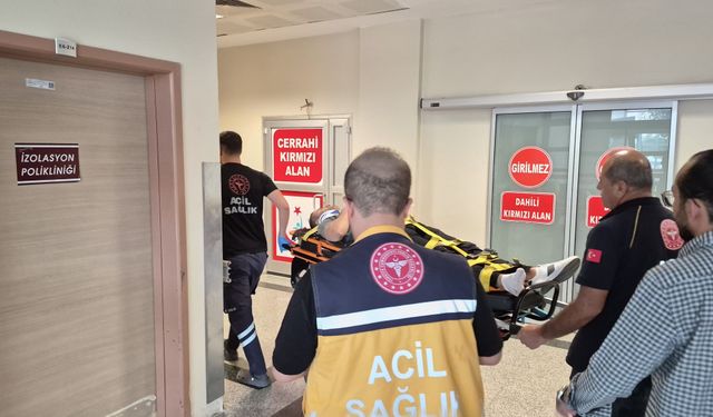 Otomobil ve motosiklet çarpıştı, sürücü hastaneye kaldırıldı