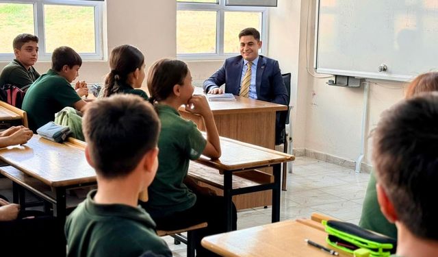 Kaymakam Bağış, köy okulunda öğrencilerle buluştu