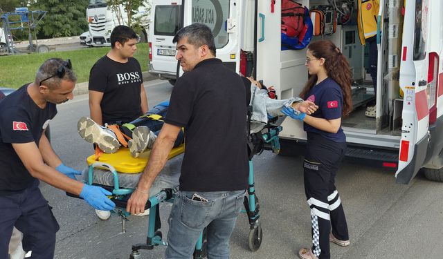 Motosiklet devrildi, sürücü hastaneye kaldırıldı