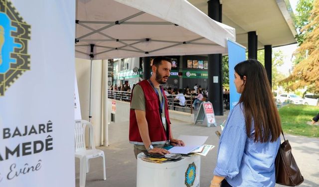 Dicle Üniversitesi’nde öğrencilere "Hoş geldin" standı