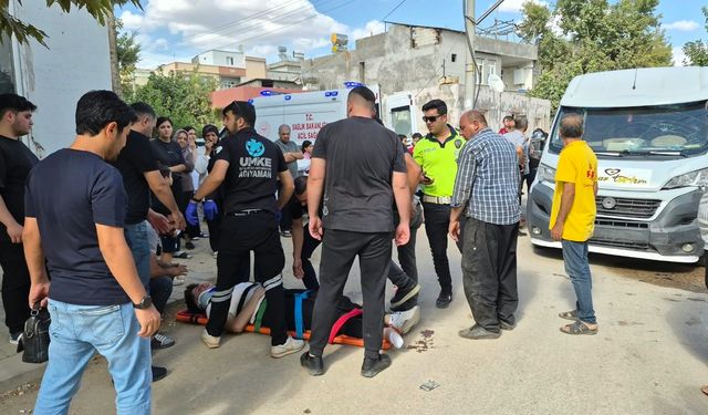 Servis aracıyla çarpışan motosikletin sürücüsü yaralandı