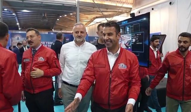 Diyarbakır'da TEKNOFEST Heyecanı: AK Parti Diyarbakır İl Başkanı Hamit Sümer Gençlerin Projelerini İnceledi