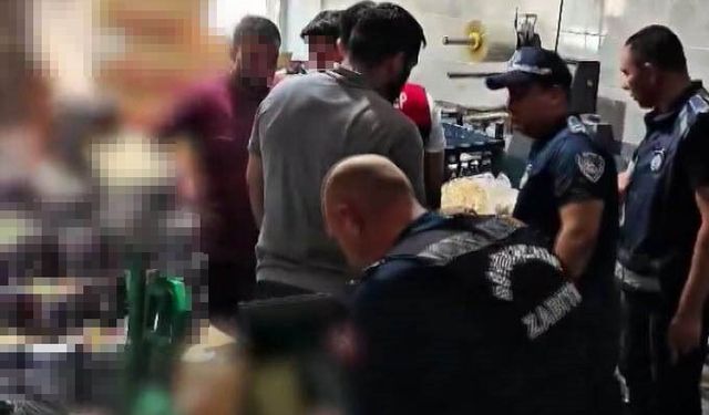 Zabıtadan Gıda İşletmesine Denetim: Son Kullanma Tarihi Geçmiş Ürünler Yakalandı