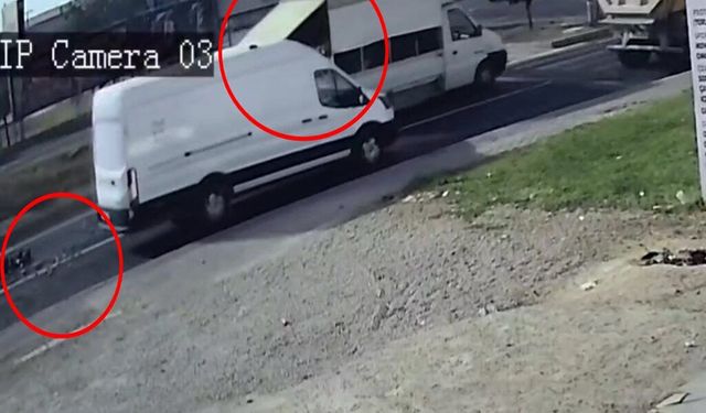 Kamyonetten Yola Dökülen Sebzeleri Diğer Sürücüler El Birliğiyle Topladı