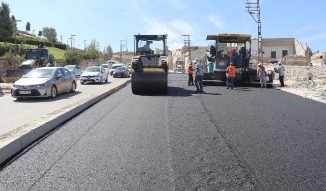 Kutsal Makamlar Arasındaki Yolda Sıcak Asfalt Mesaisi