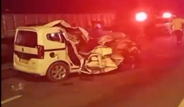 Hafif Ticari Araç TIR’a Çarptı: 2'si Çocuk 6 Yaralı