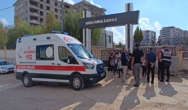 Motosikletin Çarptığı İlkokul Öğrencisi ve Sürücü Yaralandı