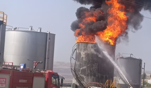 Petrol Depolama Tankında Yangın: 2 İşçi Yaralandı