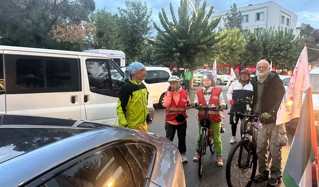 Minab’daki çocuklar için Diyarbakır’dan İran’a pedal çeviriyorlar