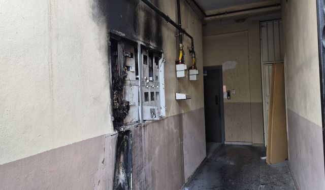 Elektrik Panosunda Yangın Çıktı: Kısa Süreli Panik Yaşandı
