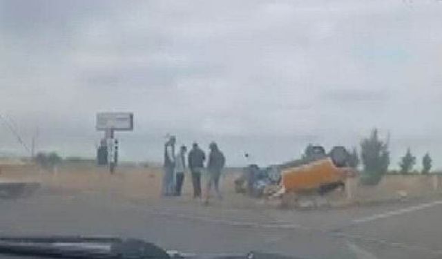 Bağlar’da feci kaza: Taksi takla attı, 1 kişi yaralandı