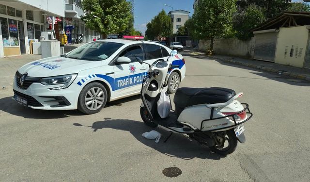 Kamyonet ile motosiklet çarpıştı, 2 kişi hastanelik oldu