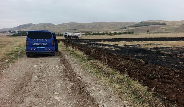 Tarlasında Anız Yakan Çiftçiye Jandarmadan Ceza