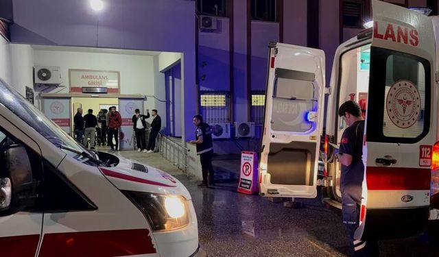 Elektrik İşçilerine Araç Çarptı: 1'i Ağır 2 İşçi Yaralandı