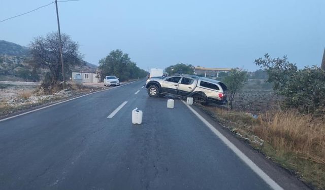Diyarbakır'da Kaygan Yol Kazaya Davetiye Çıkardı: Sürücü Hastaneye Kaldırıldı