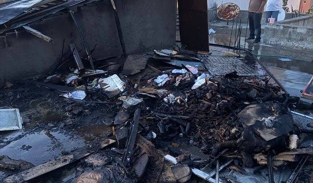 Çatı Yangını Paniğe Neden Oldu: Alevler Büyüdü