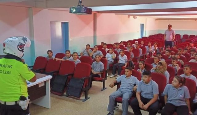 4 Okulda Trafik Eğitimi: Güvenli Bisiklet ve Yaya Kuralları Öğretildi
