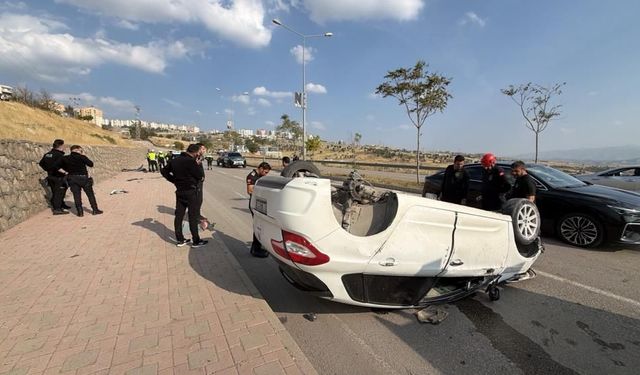 Virajı Alamayarak Takla Atan Araçtaki 3 Kişi Yaralandı