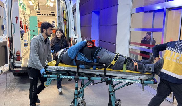 Kaygan Yolda Devrilen Motosikletin Sürücüsü Hastaneye Kaldırıldı
