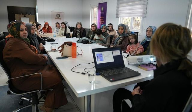 Diyarbakır'da Kadınlara Seminer: Meme Kanserinde Erken Tanı Ele Alındı
