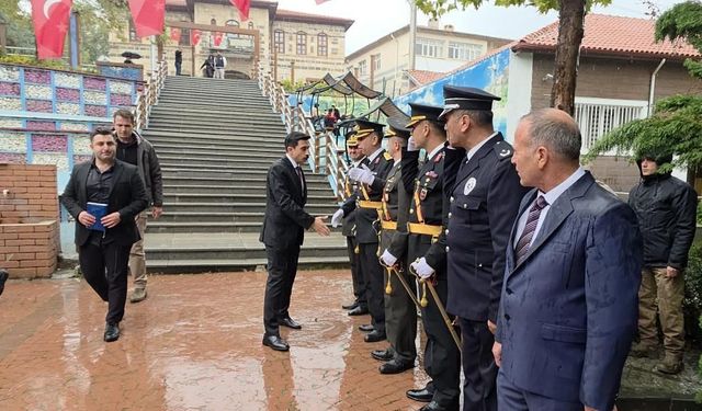 Ergani'de 29 Ekim Coşkusu Yağmura Rağmen Sürdü