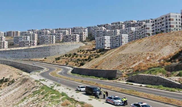 Gölbaşı'nda Sağanak Sonrası Sel Ulaşımı Vurdu