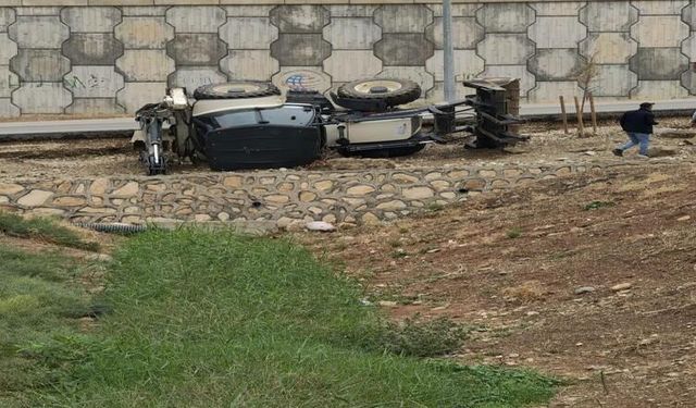 Kontrolden Çıkan İş Makinesi Devrildi: Sürücü Yaralandı
