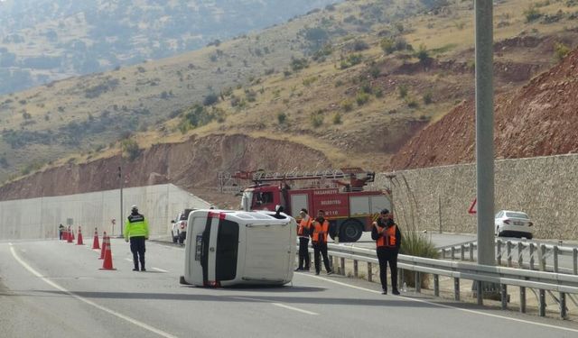 Kontrolden Çıkan Otomobil Takla Attı: Sürücü Yarasız Kurtuldu