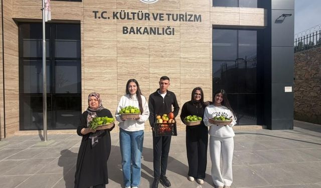 Kütüphane Bahçesinde Yetişen Ürünler Şehit Aileleri ve İhtiyaç Sahiplerine Ulaştırıldı