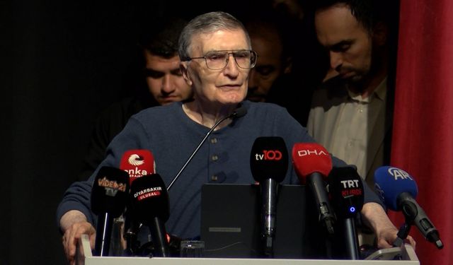 Nobel ödüllü Aziz Sancar, Diyarbakır’da öğrencilerle bir araya geldi