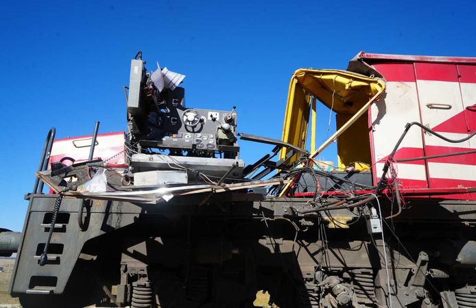 Tren, beton pompa aracına çarptı: 1 makinist öldü, 2 makinist yaralandı