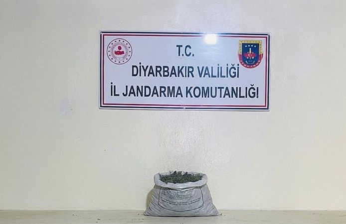 Diyarbakır'da Kaçakçılık Operasyonu: Binlerce Kaçak Sigara ve Elektronik Ürün Ele Geçirildi
