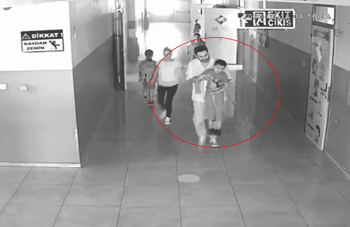 Heimlich Manevrasıyla Öğrencisini Boğulmaktan Kurtardı