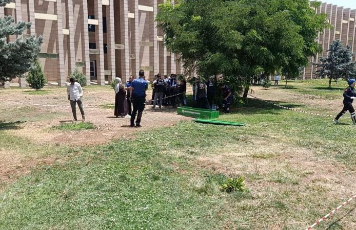 27 Yaşındaki Genç Parkta Ölü Bulundu