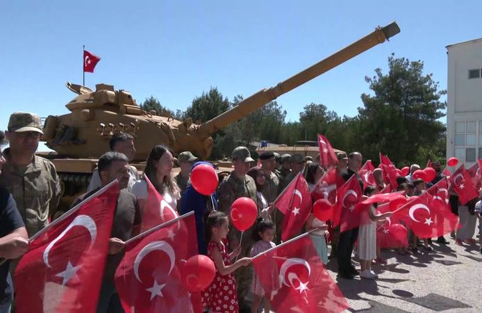 Diyarbakır'da Kara Kuvvetleri'nin 2235'inci Kuruluş Yıl Dönümü Törenle Kutlandı