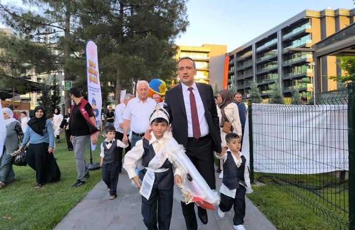 Diyarbakır’da Çocuklar İçin Sünnet Şöleni Düzenlendi
