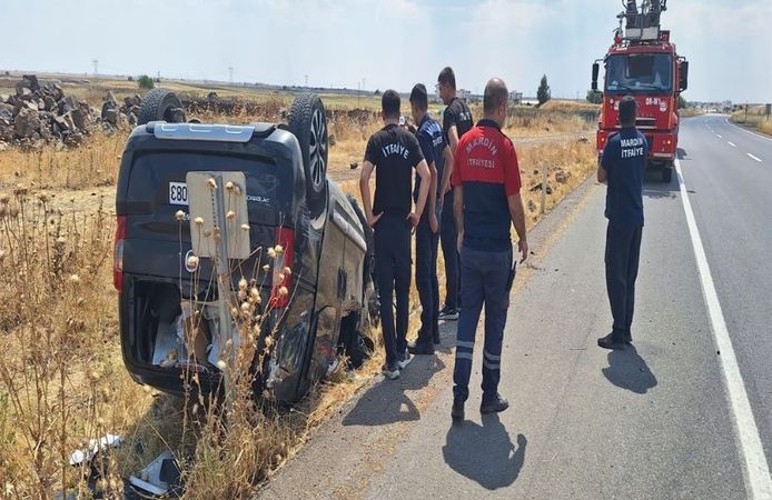 Hafif Ticari Araç Takla Attı, 2 Kişi Hastanelik Oldu