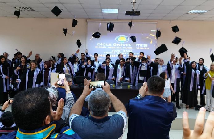 Bismil Meslek Yüksekokulu’nda Mezuniyet Coşkusu Yaşandı