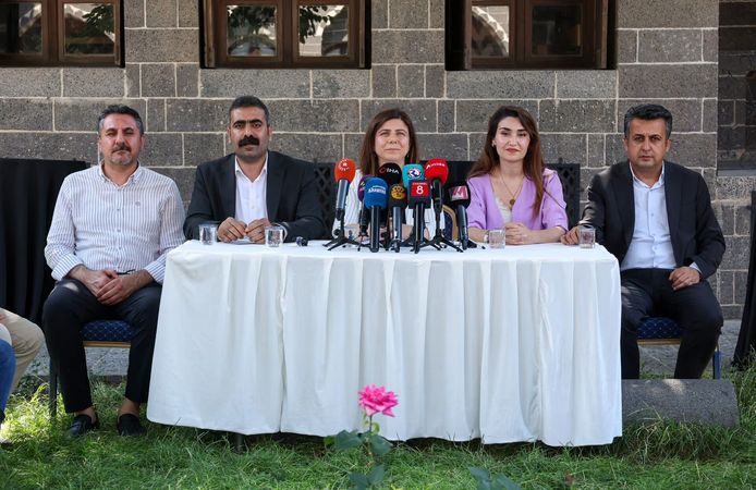 Sur’da ortak yaşamı koruma çalışması: Kamusal alanlar yayalara açılacak