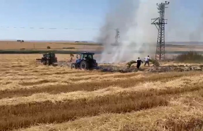 Bismil'de Trafo Patladı, Buğday Tarlaları Son Anda Kurtarıldı