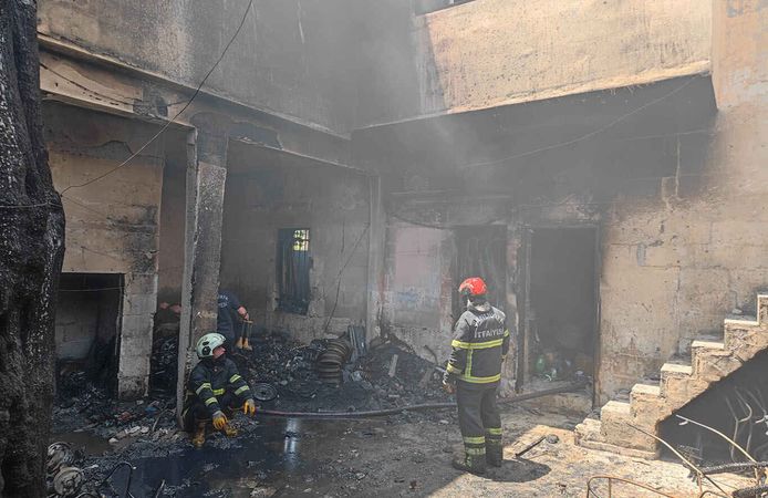 Motosiklet Deposundaki Yangın Çevreye Sıçramadan Söndürüldü