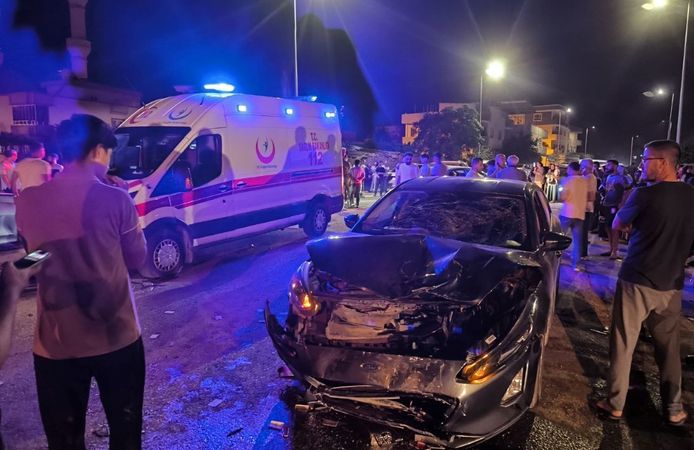 Otomobil ile Motosiklet Çarpıştı: 2 Kişi Ağır Yaralandı
