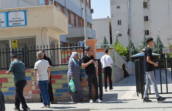 Saniyelerle Yarıştı Ama Okulu Şaşırdı: Gözyaşlarını Tutamadı