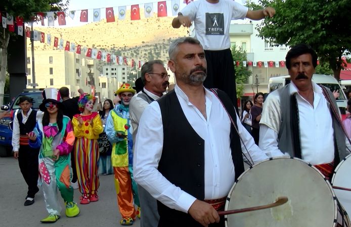 Mardin Yeşilli’de Festival Coşkusu: Sokaklar Renklendi!